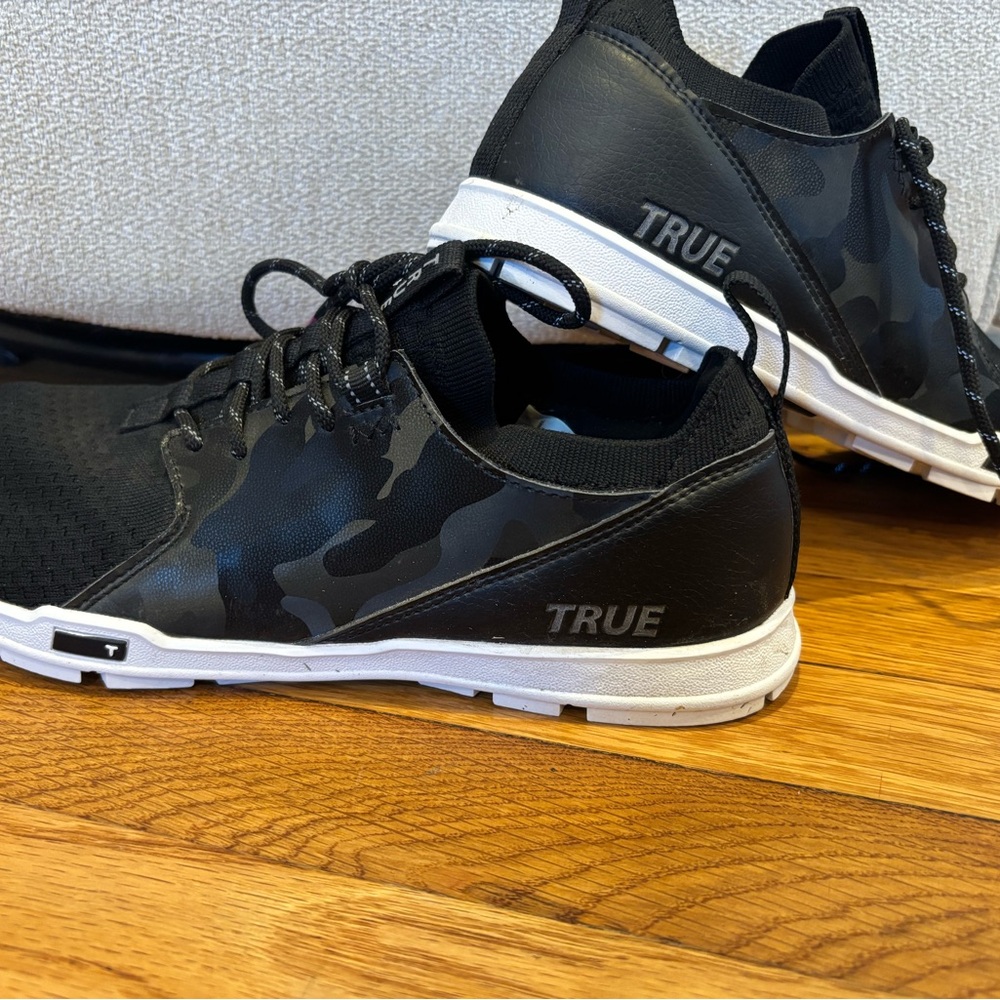 Men's Black Athletic Shoes